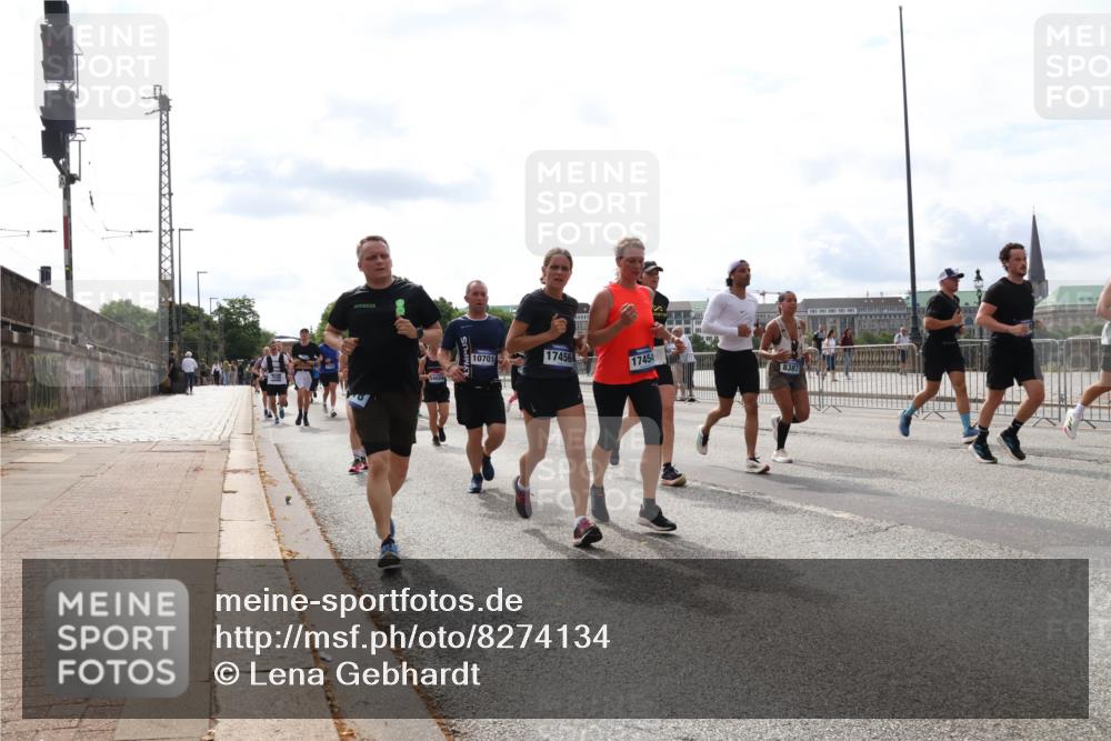 29.06.2025 - hella hamburg halbmarathon Lena Gebhardt http://msf.ph/oto/8274134 29.06.2025 10:20:09 Lombardsbrücke 2025, 10701, 17456, 17454, 8387, 1046, 1069, 1110, 1115, 1154, 1474, 2064, 2405, 2478, 2918, 3278, 3434, 3842, 4154, 4170, 4539, 4585, 4614, 4737, 4739, 5251, 5397, 5556, 5659, 5811, 5812, 5831, 5878, 5937, 6796, 6797, 6872, 6874, 7018, 7101, 7131, 7137, 7248, 7249, 7519, 7739, 7744, 7808, 7917, 8025, 8146, 8387, 8427, 8462, 8738, 9136, 9196, 9735, 9873, 10041, 10349, 10414, 10550, 10594, 10595, 10622, 10701, 10754, 11028, 11036, 11835 meine-sportfotos.de