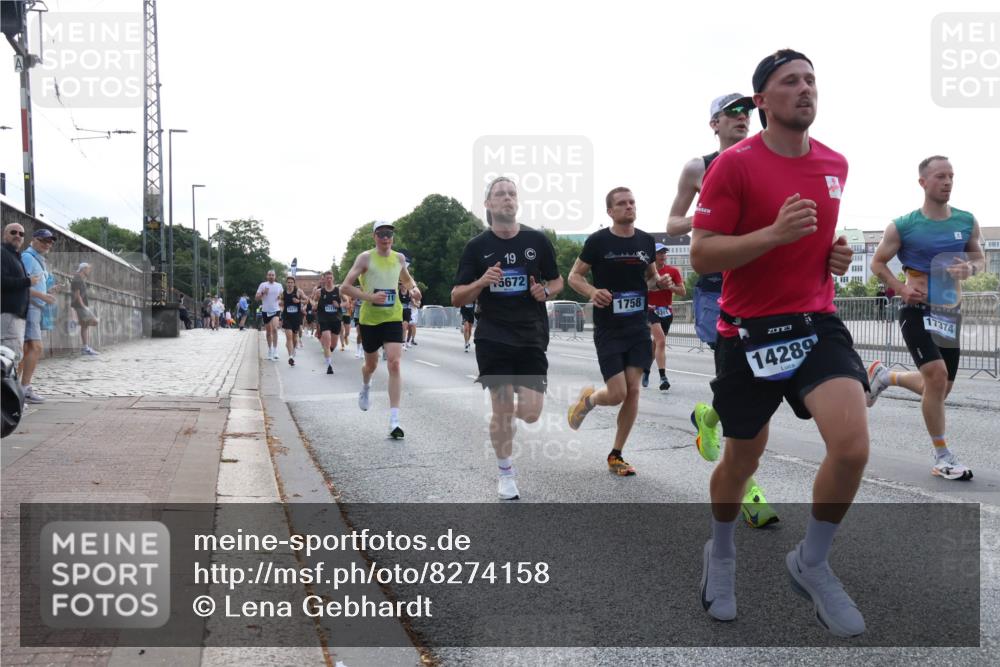 29.06.2025 - hella hamburg halbmarathon Lena Gebhardt http://msf.ph/oto/8274158 29.06.2025 09:45:10 Lombardsbrücke 19, 5672, 1758, 14289, 17374, 57, 1758, 1827, 1990, 2021, 2746, 3043, 3201, 3845, 4050, 4678, 5070, 5269, 5328, 5367, 5746, 5826, 6619, 6781, 7272, 7481, 7651, 7723, 8209, 8473, 8731, 8883, 9137, 9381, 9571, 9634, 10156, 10171, 10486, 10848, 11169, 11413, 11857, 12049, 12234, 12287, 12595, 12900, 13838, 13956, 14028, 14140, 14164, 14289, 15268, 15583, 15672, 15883, 16157, 16377, 16508, 16713, 16736, 16818, 17428, 18567 meine-sportfotos.de