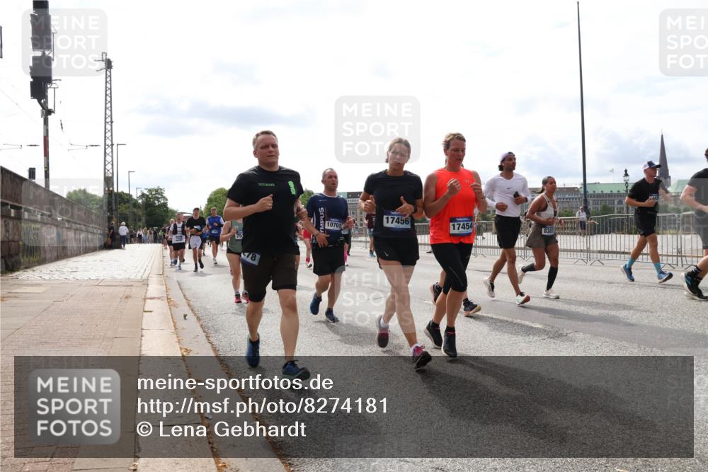 29.06.2025 - hella hamburg halbmarathon Lena Gebhardt http://msf.ph/oto/8274181 29.06.2025 10:20:09 Lombardsbrücke 2025, 10701, 17456, 17454, 1046, 1069, 1110, 1115, 1154, 1474, 2064, 2405, 2478, 2918, 3278, 3434, 3842, 4154, 4170, 4539, 4585, 4614, 4737, 4739, 5251, 5397, 5556, 5659, 5811, 5812, 5831, 5878, 5937, 6796, 6797, 6872, 6874, 7018, 7101, 7131, 7137, 7248, 7249, 7519, 7739, 7744, 7808, 7917, 8025, 8146, 8387, 8427, 8462, 8738, 9136, 9196, 9735, 9873, 10041, 10349, 10414, 10550, 10594, 10595, 10622, 10701, 10754, 11028, 11036, 11835 meine-sportfotos.de