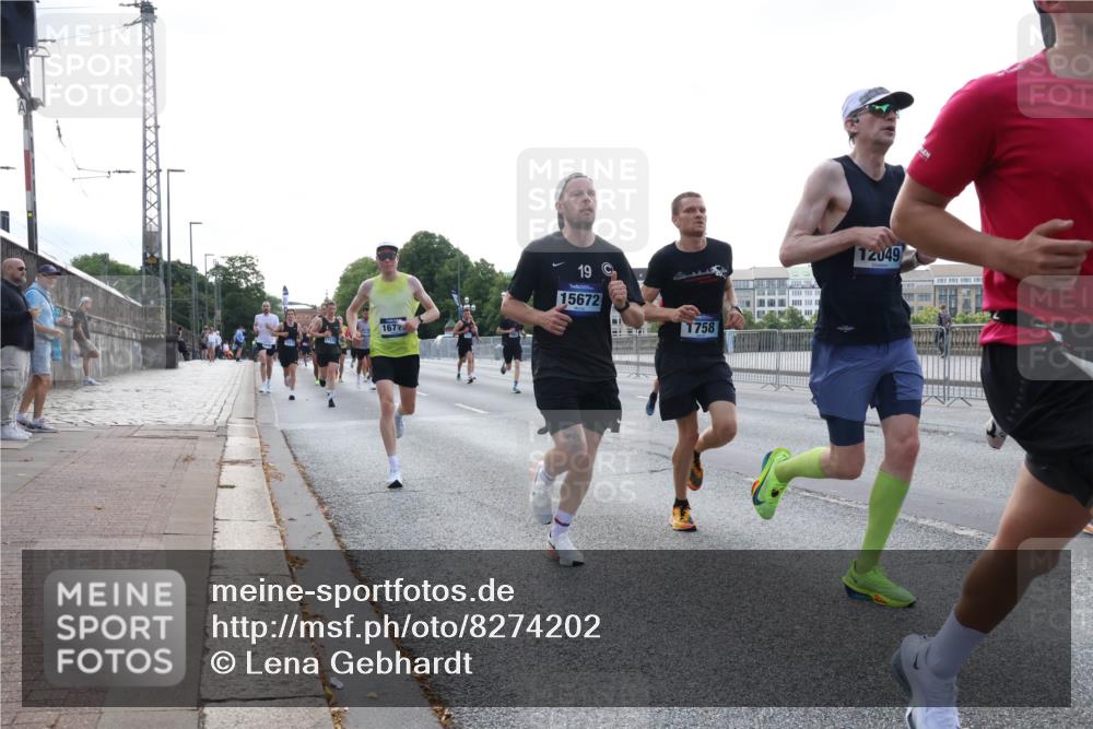29.06.2025 - hella hamburg halbmarathon Lena Gebhardt http://msf.ph/oto/8274202 29.06.2025 09:45:11 Lombardsbrücke 167, 19, 15672, 1758, 12049, 57, 1758, 1827, 1990, 2746, 3043, 3201, 3845, 4050, 4678, 5070, 5269, 5328, 5367, 5746, 5826, 6619, 6781, 7272, 7481, 7651, 7723, 8209, 8473, 8731, 8883, 9137, 9381, 9571, 9634, 10156, 10171, 10486, 10848, 11169, 11413, 11857, 12049, 12234, 12287, 12595, 12900, 13838, 13956, 14028, 14140, 14164, 14289, 15268, 15583, 15672, 15883, 16157, 16377, 16508, 16713, 16736, 16818, 17428, 18567 meine-sportfotos.de