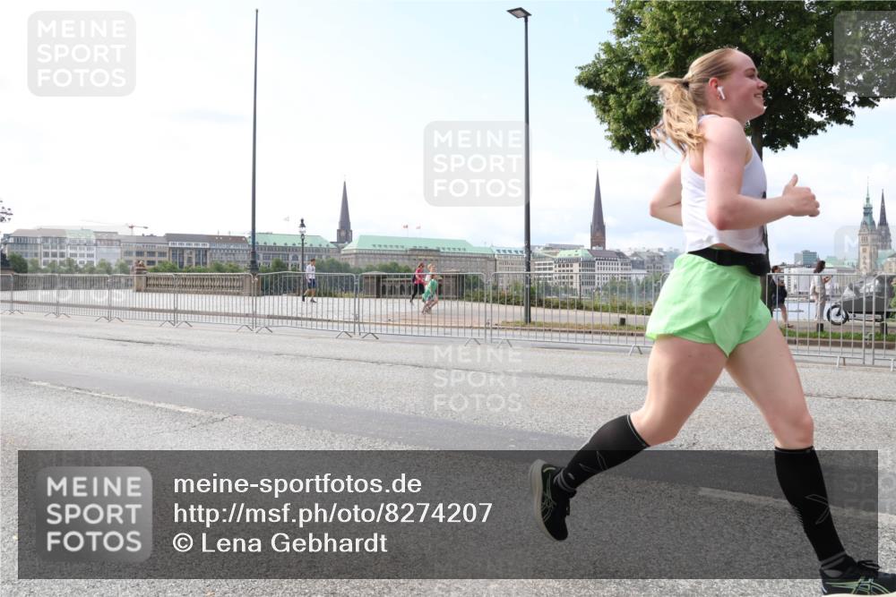 29.06.2025 - hella hamburg halbmarathon Lena Gebhardt http://msf.ph/oto/8274207 29.06.2025 10:11:27 Lombardsbrücke 1328, 1531, 1723, 1866, 1992, 2868, 3837, 4227, 4287, 5254, 5605, 5653, 7271, 7571, 8115, 8171, 8206, 8207, 8368, 8561, 8807, 8810, 9119, 10196, 10372, 10428, 11149, 11321, 11755, 12286, 12556, 12571, 12836, 13177, 13203, 13603, 13939, 14008, 14022, 14149, 15009, 15252, 15797, 15908, 15945, 16383, 17080, 17142, 17500, 17787, 17866, 18278, 18382, 19172, 19241 meine-sportfotos.de