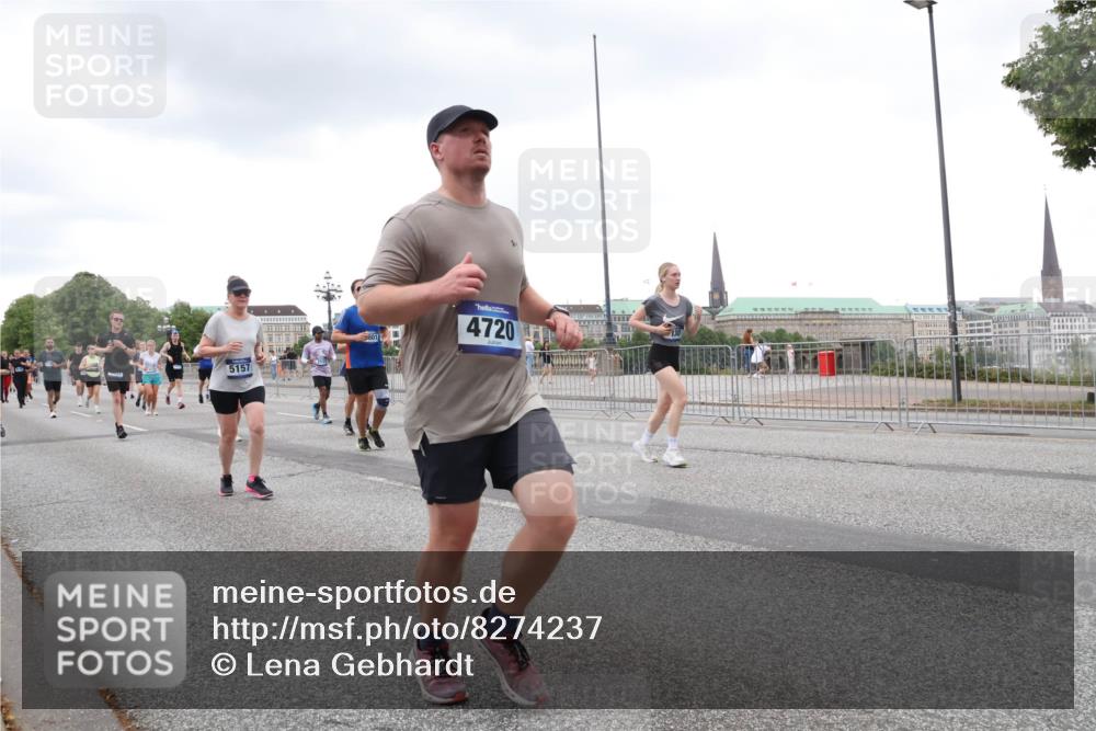 29.06.2025 - hella hamburg halbmarathon Lena Gebhardt http://msf.ph/oto/8274237 29.06.2025 10:54:32 Lombardsbrücke 5157, 4720, 1198, 1762, 1779, 1822, 1949, 2084, 2244, 2532, 2566, 2586, 2600, 2632, 2761, 3187, 3188, 3364, 3761, 3795, 3857, 4323, 4685, 4720, 4838, 4971, 5157, 5185, 5216, 5309, 5500, 5514, 5804, 5817, 5882, 5933, 5993, 6023, 6279, 6468, 6982, 6987, 6988, 7498, 7670, 7874, 7946, 7986, 8012, 8186, 8801, 8803, 8867, 9130, 9138, 9203, 9521, 10207, 10331, 10471, 11033, 11226, 11287, 11354, 11567, 11569, 11785, 12268, 12270, 12930, 13272, 13283 meine-sportfotos.de