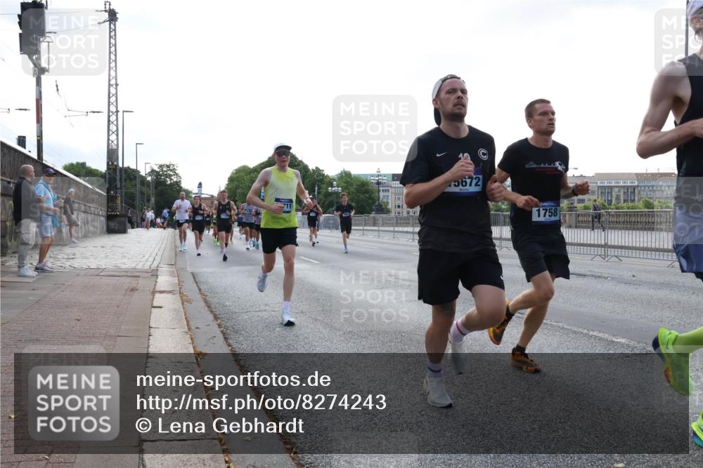 29.06.2025 - hella hamburg halbmarathon Lena Gebhardt http://msf.ph/oto/8274243 29.06.2025 09:45:11 Lombardsbrücke 5672, 1758, 57, 1758, 1827, 1990, 2746, 3043, 3201, 3845, 4050, 4678, 5070, 5269, 5328, 5367, 5746, 5826, 6619, 6781, 7272, 7481, 7651, 7723, 8209, 8473, 8731, 8883, 9137, 9381, 9571, 9634, 10156, 10171, 10486, 10848, 11169, 11413, 11857, 12049, 12234, 12287, 12595, 12900, 13838, 13956, 14028, 14140, 14164, 14289, 15268, 15583, 15672, 15883, 16157, 16377, 16508, 16713, 16736, 16818, 17428, 18567 meine-sportfotos.de