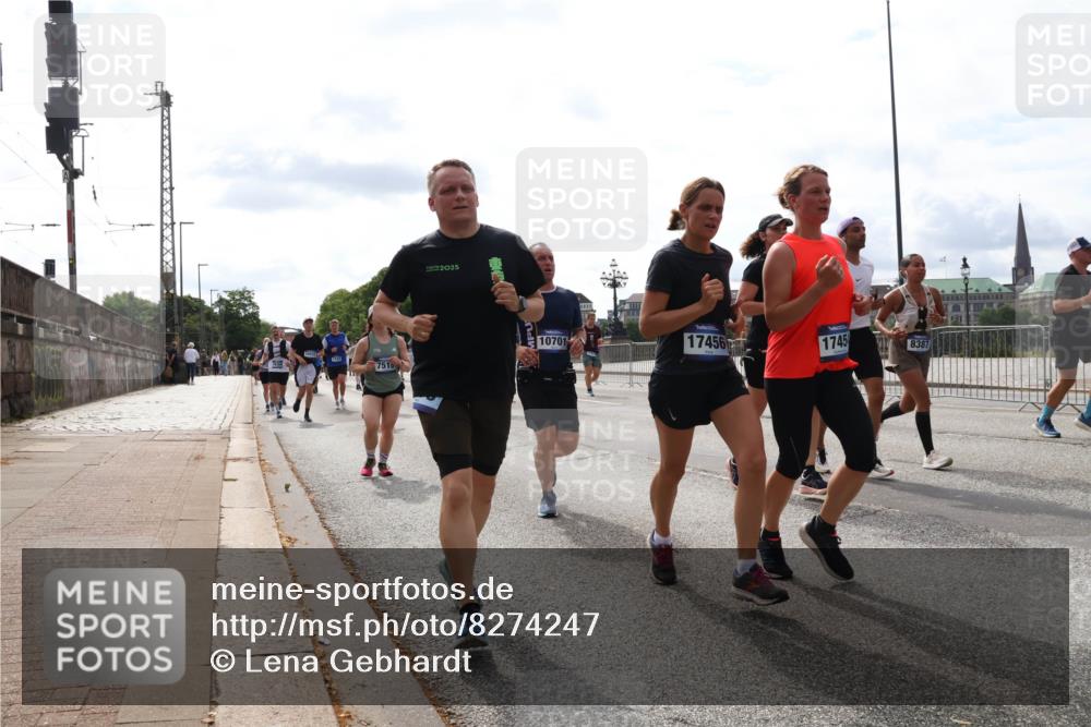 29.06.2025 - hella hamburg halbmarathon Lena Gebhardt http://msf.ph/oto/8274247 29.06.2025 10:20:09 Lombardsbrücke 2025, 10701, 7515, 17456, 1745, 8387, 1046, 1069, 1110, 1115, 1154, 1474, 2064, 2405, 2478, 2918, 3278, 3434, 3842, 4154, 4170, 4539, 4585, 4614, 4737, 4739, 5251, 5397, 5556, 5659, 5811, 5812, 5831, 5878, 5937, 6796, 6797, 6872, 6874, 7018, 7101, 7131, 7137, 7248, 7249, 7519, 7739, 7744, 7808, 7917, 8025, 8146, 8387, 8427, 8462, 8738, 9136, 9196, 9735, 9873, 10041, 10349, 10414, 10550, 10594, 10595, 10622, 10701, 10754, 11028, 11036, 11835 meine-sportfotos.de