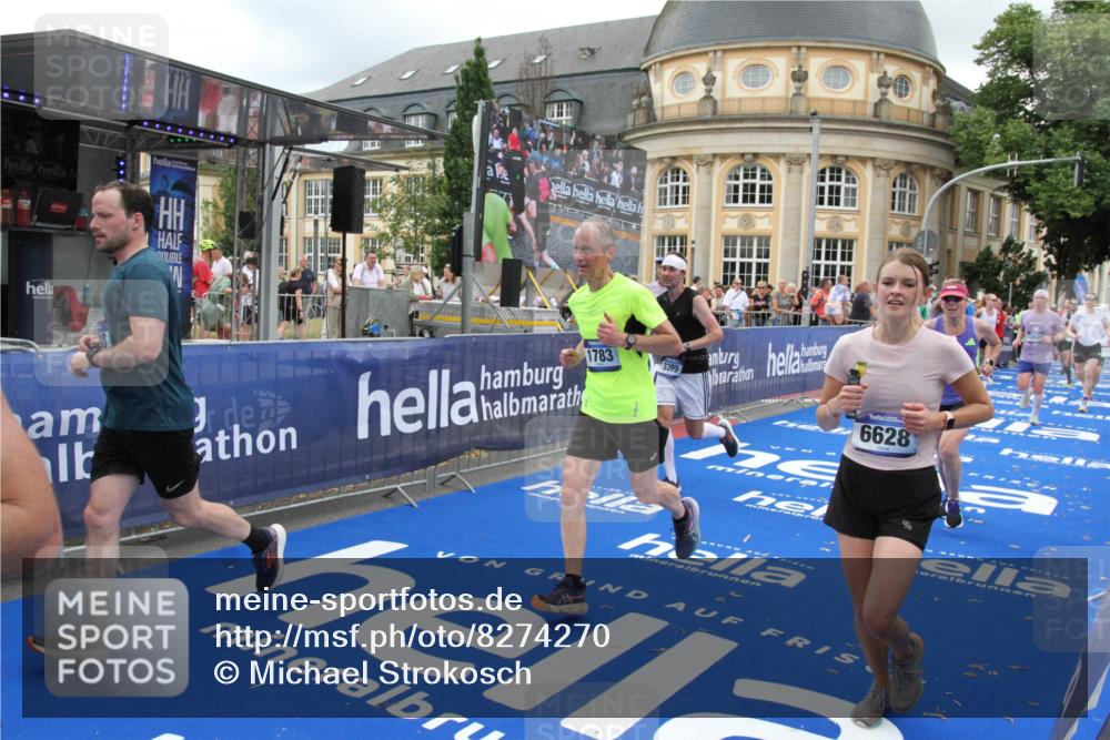 29.06.2025 - hella hamburg halbmarathon Michael Strokosch http://msf.ph/oto/8274270 29.06.2025 10:53:39 Ziel 1030, 1061, 1098, 1499, 1502, 1783, 2058, 2070, 2630, 3399, 3819, 6628, 6762, 10549, 11604, 12632, 13865, 15061, 15113, 15497, 15856, 16092, 18143, 18450, 18612, 18666, 18715 meine-sportfotos.de