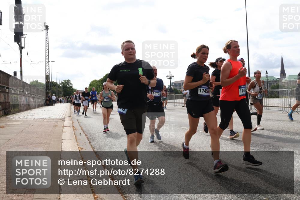 29.06.2025 - hella hamburg halbmarathon Lena Gebhardt http://msf.ph/oto/8274288 29.06.2025 10:20:09 Lombardsbrücke 2025, 7519, 10701, 17456, 1745, 8387, 1046, 1069, 1110, 1115, 1154, 1474, 2064, 2405, 2478, 2918, 3278, 3434, 3842, 4154, 4170, 4539, 4585, 4614, 4737, 4739, 5251, 5397, 5556, 5659, 5811, 5812, 5831, 5878, 5937, 6796, 6797, 6872, 6874, 7018, 7101, 7131, 7137, 7248, 7249, 7519, 7739, 7744, 7808, 7917, 8025, 8146, 8387, 8427, 8462, 8738, 9136, 9196, 9735, 9873, 10041, 10349, 10414, 10550, 10594, 10595, 10622, 10701, 10754, 11028, 11036, 11835 meine-sportfotos.de
