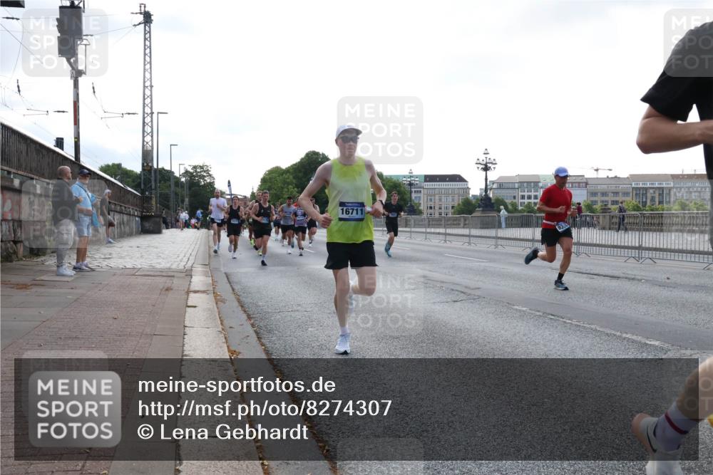 29.06.2025 - hella hamburg halbmarathon Lena Gebhardt http://msf.ph/oto/8274307 29.06.2025 09:45:12 Lombardsbrücke 16711, 57, 1758, 1827, 1990, 2746, 3043, 3201, 4050, 5070, 5269, 5328, 5367, 5746, 5826, 6619, 6781, 7272, 7389, 7481, 7651, 7723, 8209, 8473, 8731, 8883, 9137, 9381, 9571, 9634, 10156, 10171, 10486, 10848, 11169, 11413, 11857, 12049, 12234, 12287, 12595, 12900, 13838, 13956, 14028, 14140, 14164, 14289, 15268, 15583, 15672, 15883, 16157, 16377, 16508, 16713, 16736, 16818, 17428 meine-sportfotos.de