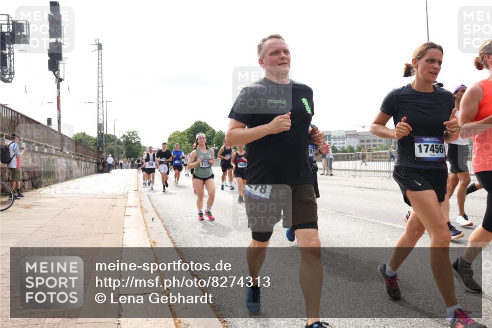 29.06.2025 - hella hamburg halbmarathon Lena Gebhardt http://msf.ph/oto/8274313 29.06.2025 10:20:10 Lombardsbrücke 7519, 14024, 2025, 78, 01, 17456, 1046, 1069, 1110, 1115, 1154, 1474, 2064, 2405, 2478, 2918, 3278, 3434, 3842, 4154, 4539, 4585, 4614, 4737, 4739, 5251, 5397, 5556, 5659, 5811, 5812, 5831, 5878, 5937, 6796, 6797, 6872, 6874, 6951, 7018, 7101, 7131, 7137, 7248, 7249, 7519, 7739, 7744, 7808, 7917, 8025, 8146, 8387, 8427, 8462, 8588, 8738, 9136, 9196, 9735, 9873, 10041, 10349, 10414, 10550, 10594, 10595, 10622, 10701, 10754, 11028, 11036, 11835 meine-sportfotos.de