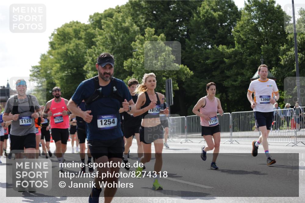 29.06.2025 - hella hamburg halbmarathon Jannik Wohlers http://msf.ph/oto/8274318 29.06.2025 10:01:59 Lombardsbrücke 1128, 1254, 1432, 1733, 2142, 2322, 2323, 2685, 2712, 3780, 3976, 4066, 4985, 5763, 6295, 6708, 6860, 7049, 7323, 7869, 8749, 9020, 9021, 9131, 9156, 9353, 9554, 10866, 11191, 11554, 11670, 11871, 12491, 12978, 13868, 13932, 14574, 14838, 15008, 15291, 16067, 16634, 17077, 17533, 17836, 17931, 17939, 18128, 18130, 18240, 18624, 19240 meine-sportfotos.de