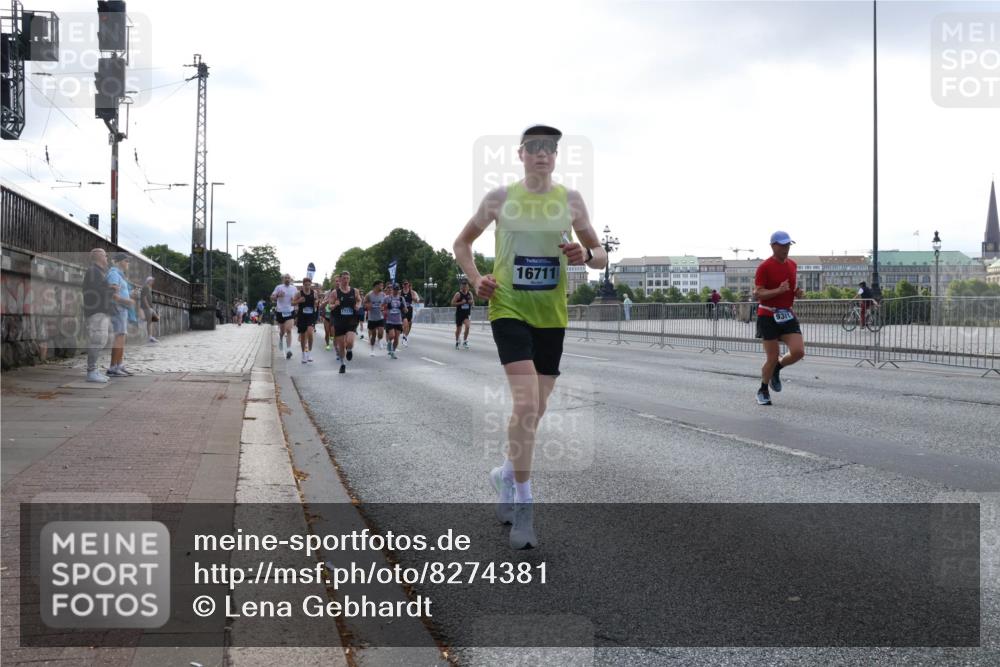 29.06.2025 - hella hamburg halbmarathon Lena Gebhardt http://msf.ph/oto/8274381 29.06.2025 09:45:12 Lombardsbrücke 16711, 57, 1758, 1827, 1990, 2746, 3043, 3201, 4050, 5070, 5269, 5328, 5367, 5746, 5826, 6619, 6781, 7272, 7389, 7481, 7651, 7723, 8209, 8473, 8731, 8883, 9137, 9381, 9571, 9634, 10156, 10171, 10486, 10848, 11169, 11413, 11857, 12049, 12234, 12287, 12595, 12900, 13838, 13956, 14028, 14140, 14164, 14289, 15268, 15583, 15672, 15883, 16157, 16377, 16508, 16713, 16736, 16818, 17428 meine-sportfotos.de