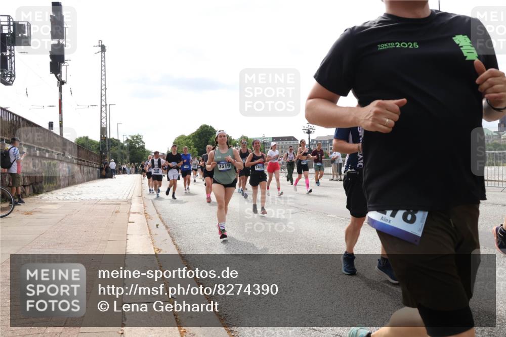 29.06.2025 - hella hamburg halbmarathon Lena Gebhardt http://msf.ph/oto/8274390 29.06.2025 10:20:10 Lombardsbrücke 1154, 7519, 14024, 2025, 1046, 1069, 1110, 1115, 1154, 1474, 2064, 2405, 2478, 2918, 3278, 3434, 3842, 4154, 4539, 4585, 4614, 4737, 4739, 5251, 5397, 5556, 5659, 5811, 5812, 5831, 5878, 5937, 6796, 6797, 6872, 6874, 6951, 7018, 7101, 7131, 7137, 7248, 7249, 7519, 7739, 7744, 7808, 7917, 8025, 8146, 8387, 8427, 8462, 8588, 8738, 9136, 9196, 9735, 9873, 10041, 10349, 10414, 10550, 10594, 10595, 10622, 10701, 10754, 11028, 11036, 11835 meine-sportfotos.de