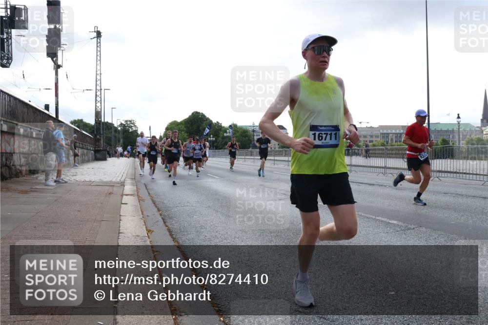 29.06.2025 - hella hamburg halbmarathon Lena Gebhardt http://msf.ph/oto/8274410 29.06.2025 09:45:12 Lombardsbrücke 16711, 57, 1758, 1827, 1990, 2746, 3043, 3201, 4050, 5070, 5269, 5328, 5367, 5746, 5826, 6619, 6781, 7272, 7389, 7481, 7651, 7723, 8209, 8473, 8731, 8883, 9137, 9381, 9571, 9634, 10156, 10171, 10486, 10848, 11169, 11413, 11857, 12049, 12234, 12287, 12595, 12900, 13838, 13956, 14028, 14140, 14164, 14289, 15268, 15583, 15672, 15883, 16157, 16377, 16508, 16713, 16736, 16818, 17428 meine-sportfotos.de