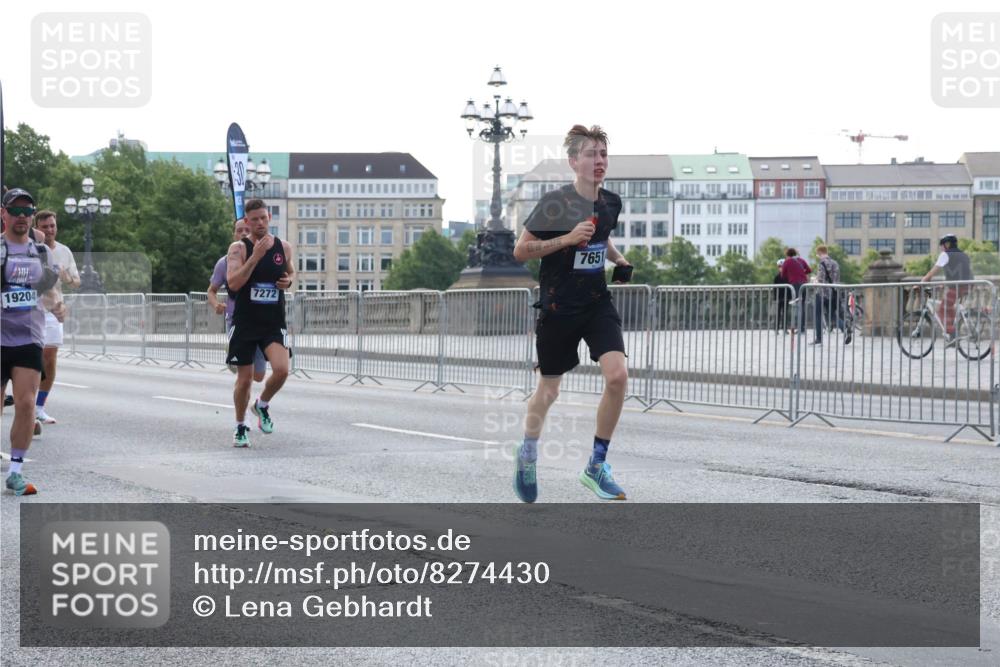 29.06.2025 - hella hamburg halbmarathon Lena Gebhardt http://msf.ph/oto/8274430 29.06.2025 09:45:13 Lombardsbrücke 19204, 7272, 7651, 57, 1758, 1827, 1990, 2746, 3043, 3201, 4050, 4698, 5070, 5269, 5328, 5367, 5746, 5826, 6619, 6781, 7272, 7389, 7481, 7651, 7723, 8209, 8473, 8731, 8883, 9137, 9381, 9571, 9634, 10156, 10171, 10486, 10848, 11169, 11413, 11857, 12049, 12234, 12287, 12595, 12900, 12988, 13838, 13956, 14028, 14140, 14164, 14289, 15672, 15883, 16157, 16377, 16508, 16713, 16736, 16818, 17428 meine-sportfotos.de