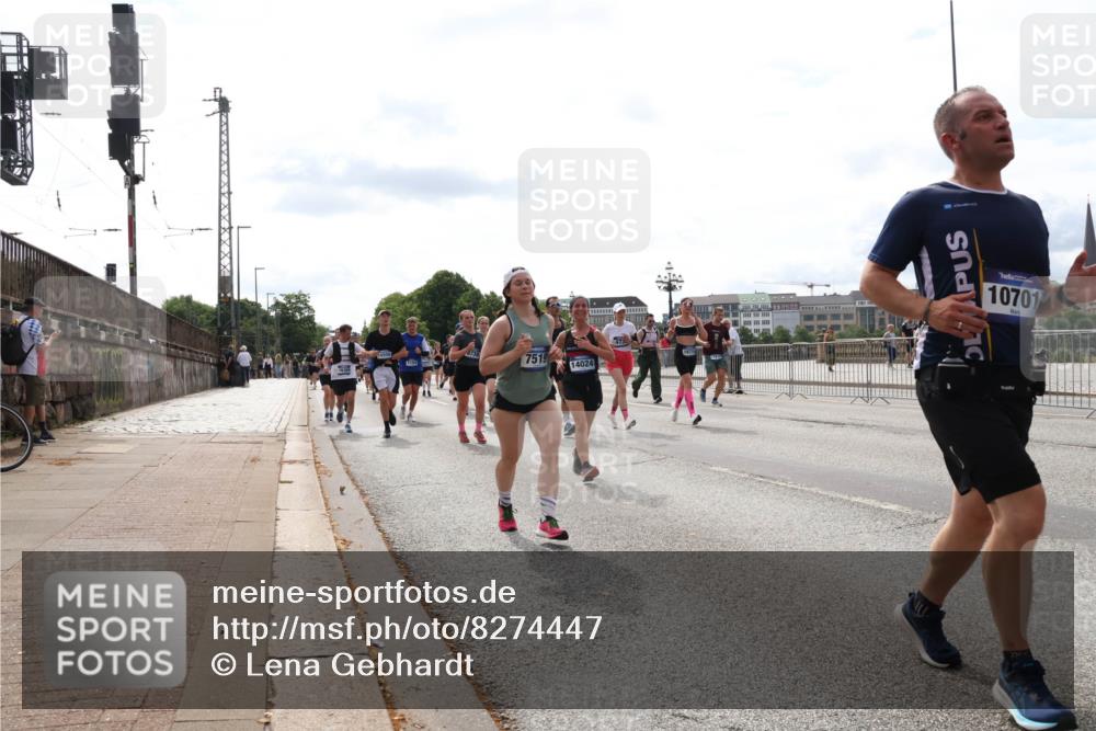 29.06.2025 - hella hamburg halbmarathon Lena Gebhardt http://msf.ph/oto/8274447 29.06.2025 10:20:10 Lombardsbrücke 10701, 1046, 1069, 1110, 1115, 1154, 1474, 2064, 2405, 2478, 2918, 3278, 3434, 3842, 4154, 4539, 4585, 4614, 4737, 4739, 5251, 5397, 5556, 5659, 5811, 5812, 5831, 5878, 5937, 6796, 6797, 6872, 6874, 6951, 7018, 7101, 7131, 7137, 7248, 7249, 7519, 7739, 7744, 7808, 7917, 8025, 8146, 8387, 8427, 8462, 8588, 8738, 9136, 9196, 9735, 9873, 10041, 10349, 10414, 10550, 10594, 10595, 10622, 10701, 10754, 11028, 11036, 11835 meine-sportfotos.de