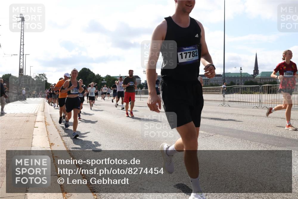 29.06.2025 - hella hamburg halbmarathon Lena Gebhardt http://msf.ph/oto/8274454 29.06.2025 09:57:45 Lombardsbrücke 7134, 9214, 17782, 1094, 1030, 1086, 1094, 1193, 1258, 1320, 1321, 1335, 1422, 1563, 1870, 2119, 2252, 2397, 2444, 2448, 2488, 2612, 2855, 2946, 3048, 3058, 3091, 3096, 3103, 3114, 3251, 3698, 3999, 4261, 4299, 4379, 4558, 4986, 5018, 5021, 5024, 5032, 5305, 5633, 5672, 5775, 5820, 5907, 6125, 6355, 6356, 6374, 6569, 6580, 6585, 6628, 6720, 6762, 6776, 6795, 6942, 7065, 7134, 7221, 7397, 7478, 7594, 7646, 7742, 7930, 7932, 7952, 7973, 7976, 9316, 10191 meine-sportfotos.de