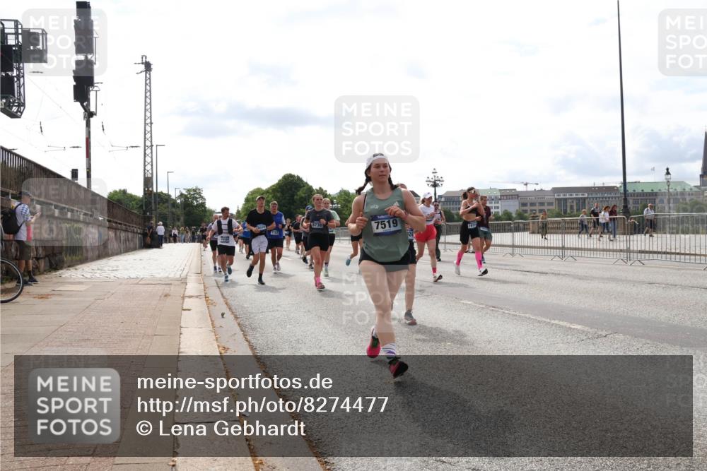 29.06.2025 - hella hamburg halbmarathon Lena Gebhardt http://msf.ph/oto/8274477 29.06.2025 10:20:11 Lombardsbrücke 1154, 8738, 7519, 1671, 1046, 1069, 1110, 1115, 1154, 1474, 2064, 2405, 2478, 2918, 3278, 3434, 3842, 4154, 4539, 4585, 4614, 4737, 4739, 5251, 5397, 5556, 5659, 5811, 5812, 5831, 5878, 5937, 6796, 6797, 6872, 6874, 6951, 7018, 7101, 7131, 7137, 7248, 7249, 7519, 7739, 7744, 7808, 7917, 8025, 8146, 8387, 8427, 8462, 8588, 8738, 9136, 9196, 9735, 9873, 10041, 10349, 10414, 10550, 10594, 10595, 10613, 10622, 10647, 10701, 10754, 11028, 11036, 11603, 11835 meine-sportfotos.de