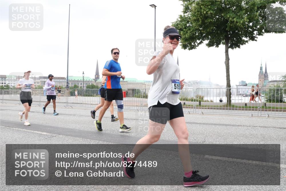 29.06.2025 - hella hamburg halbmarathon Lena Gebhardt http://msf.ph/oto/8274489 29.06.2025 10:54:34 Lombardsbrücke 8803, 515, 1198, 1762, 1779, 1822, 1949, 2084, 2244, 2532, 2566, 2586, 2600, 2632, 2761, 3187, 3188, 3364, 3761, 3795, 3857, 4323, 4685, 4720, 4971, 5157, 5185, 5216, 5309, 5500, 5514, 5804, 5817, 5882, 5933, 5993, 6023, 6279, 6468, 6982, 6987, 6988, 7498, 7670, 7874, 7946, 7986, 8012, 8186, 8801, 8803, 8867, 9130, 9203, 9521, 10207, 10331, 10471, 11033, 11226, 11287, 11354, 11567, 11569, 11785, 12240, 12268, 12270, 12930, 13272, 13283, 13944, 13945 meine-sportfotos.de