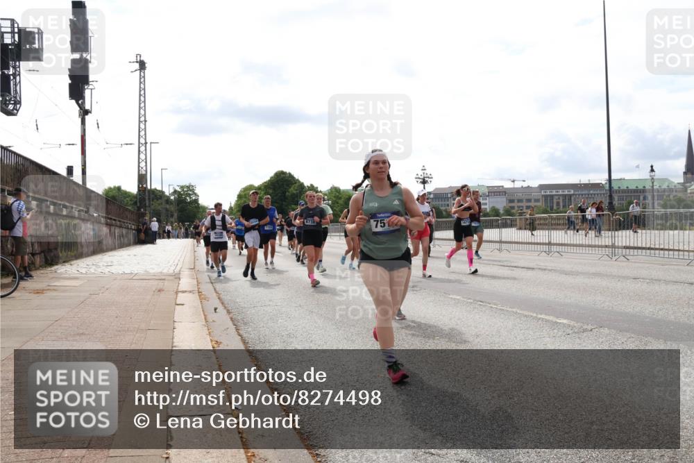 29.06.2025 - hella hamburg halbmarathon Lena Gebhardt http://msf.ph/oto/8274498 29.06.2025 10:20:11 Lombardsbrücke 0550, 1154, 8738, 75, 1671, 1046, 1069, 1110, 1115, 1154, 1474, 2064, 2405, 2478, 2918, 3278, 3434, 3842, 4154, 4539, 4585, 4614, 4737, 4739, 5251, 5397, 5556, 5659, 5811, 5812, 5831, 5878, 5937, 6796, 6797, 6872, 6874, 6951, 7018, 7101, 7131, 7137, 7248, 7249, 7519, 7739, 7744, 7808, 7917, 8025, 8146, 8387, 8427, 8462, 8588, 8738, 9136, 9196, 9735, 9873, 10041, 10349, 10414, 10550, 10594, 10595, 10613, 10622, 10647, 10701, 10754, 11028, 11036, 11603, 11835 meine-sportfotos.de