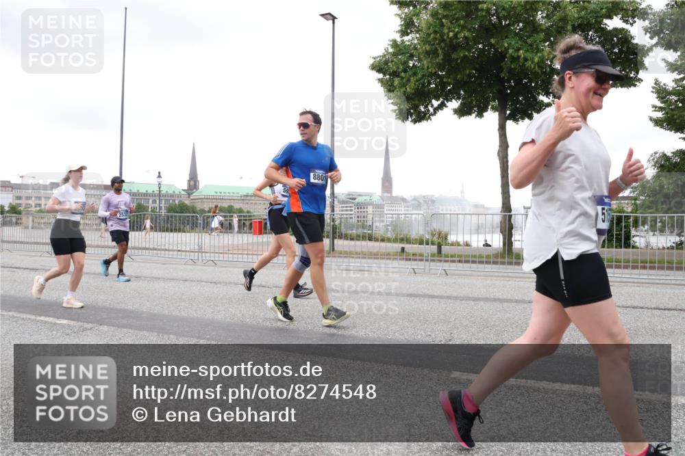 29.06.2025 - hella hamburg halbmarathon Lena Gebhardt http://msf.ph/oto/8274548 29.06.2025 10:54:34 Lombardsbrücke 253, 8801, 515, 1198, 1762, 1779, 1822, 1949, 2084, 2244, 2532, 2566, 2586, 2600, 2632, 2761, 3187, 3188, 3364, 3761, 3795, 3857, 4323, 4685, 4720, 4971, 5157, 5185, 5216, 5309, 5500, 5514, 5804, 5817, 5882, 5933, 5993, 6023, 6279, 6468, 6982, 6987, 6988, 7498, 7670, 7874, 7946, 7986, 8012, 8186, 8801, 8803, 8867, 9130, 9203, 9521, 10207, 10331, 10471, 11033, 11226, 11287, 11354, 11567, 11569, 11785, 12240, 12268, 12270, 12930, 13272, 13283, 13944, 13945 meine-sportfotos.de