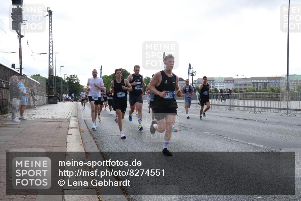 29.06.2025 - hella hamburg halbmarathon Lena Gebhardt http://msf.ph/oto/8274551 29.06.2025 09:45:15 Lombardsbrücke 5070, 161, 19194, 10171, 7175, 7272, 1920, 2723, 57, 1758, 1827, 1990, 2746, 3043, 3201, 4050, 4698, 4749, 5070, 5269, 5328, 5367, 5746, 5826, 6358, 6619, 6781, 7272, 7389, 7481, 7651, 7723, 8209, 8473, 8731, 8883, 9137, 9381, 9571, 9634, 10156, 10171, 10486, 10848, 11169, 11413, 11857, 12049, 12234, 12287, 12595, 12900, 12988, 13838, 13956, 14028, 14140, 14164, 14289, 15672, 15883, 16157, 16377, 16508, 16713, 16736, 16818, 17428 meine-sportfotos.de