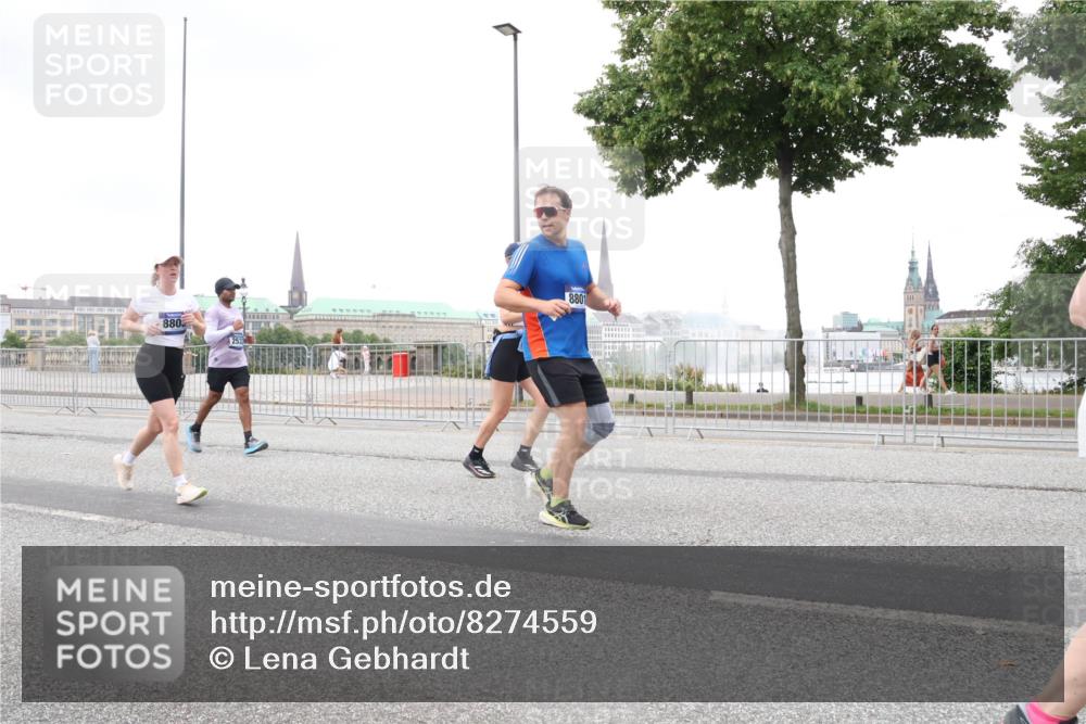 29.06.2025 - hella hamburg halbmarathon Lena Gebhardt http://msf.ph/oto/8274559 29.06.2025 10:54:35 Lombardsbrücke 8803, 8801, 1198, 1762, 1779, 1822, 1949, 2084, 2244, 2532, 2566, 2586, 2600, 2632, 2761, 3187, 3188, 3364, 3761, 3795, 3857, 4720, 4971, 5157, 5185, 5216, 5309, 5500, 5514, 5817, 5882, 5933, 5993, 6023, 6279, 6982, 6987, 7498, 7670, 7874, 7946, 7986, 8012, 8186, 8801, 8803, 8867, 9130, 9203, 9521, 10207, 10331, 10471, 11033, 11226, 11287, 11354, 11567, 11569, 11785, 12240, 12268, 12270, 12930, 13272, 13283, 13944, 13945 meine-sportfotos.de