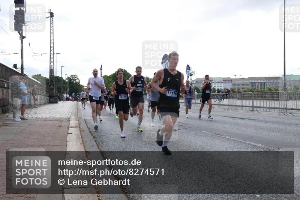 29.06.2025 - hella hamburg halbmarathon Lena Gebhardt http://msf.ph/oto/8274571 29.06.2025 09:45:15 Lombardsbrücke 5070, 10171, 161, 19194, 17175, 19203, 57, 1758, 1827, 1990, 2746, 3043, 3201, 4050, 4698, 4749, 5070, 5269, 5328, 5367, 5746, 5826, 6358, 6619, 6781, 7272, 7389, 7481, 7651, 7723, 8209, 8473, 8731, 8883, 9137, 9381, 9571, 9634, 10156, 10171, 10486, 10848, 11169, 11413, 11857, 12049, 12234, 12287, 12595, 12900, 12988, 13838, 13956, 14028, 14140, 14164, 14289, 15672, 15883, 16157, 16377, 16508, 16713, 16736, 16818, 17428 meine-sportfotos.de