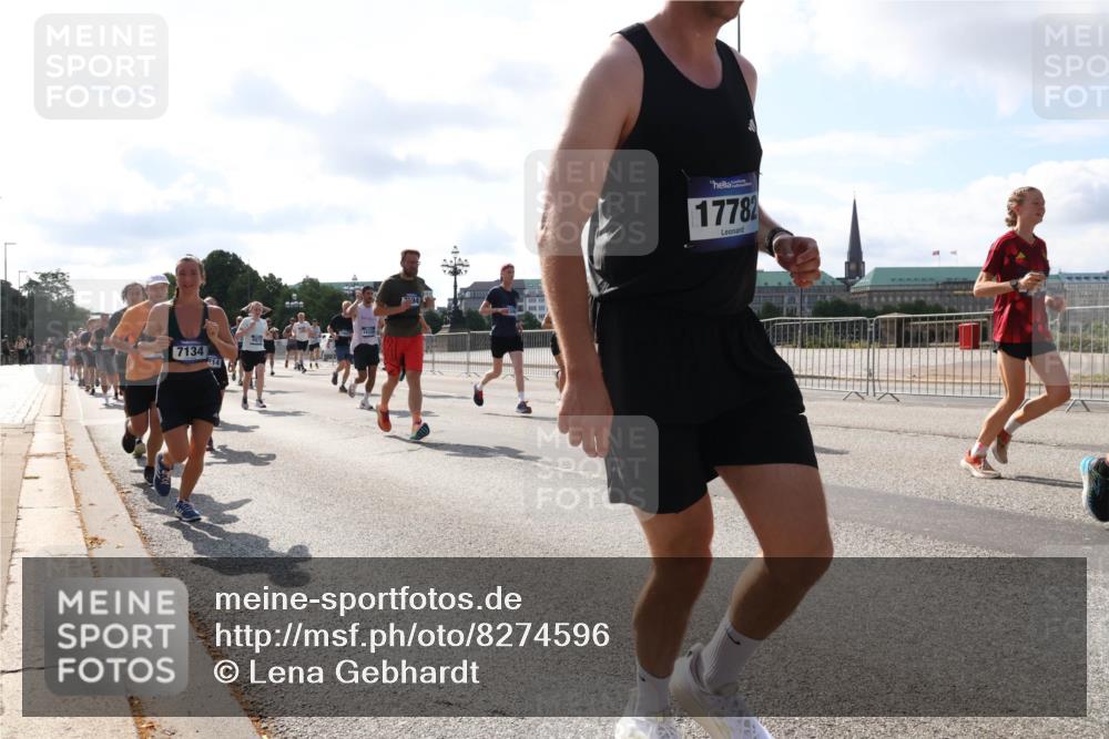 29.06.2025 - hella hamburg halbmarathon Lena Gebhardt http://msf.ph/oto/8274596 29.06.2025 09:57:45 Lombardsbrücke 7134, 214, 17782, 1030, 1086, 1094, 1193, 1258, 1320, 1321, 1335, 1422, 1563, 1870, 2119, 2252, 2397, 2444, 2448, 2488, 2612, 2855, 2946, 3048, 3058, 3091, 3096, 3103, 3114, 3251, 3698, 3999, 4261, 4299, 4379, 4558, 4986, 5018, 5021, 5024, 5032, 5305, 5633, 5672, 5775, 5820, 5907, 6125, 6355, 6356, 6374, 6569, 6580, 6585, 6628, 6720, 6762, 6776, 6795, 6942, 7065, 7134, 7221, 7397, 7478, 7594, 7646, 7742, 7930, 7932, 7952, 7973, 7976, 9316, 10191 meine-sportfotos.de