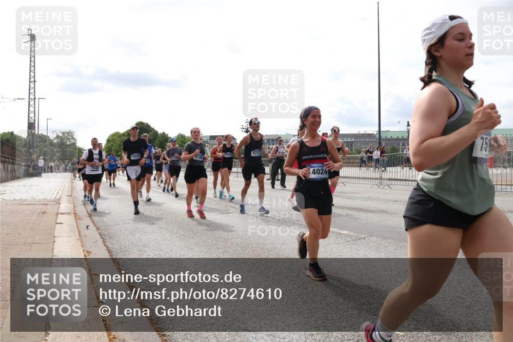 29.06.2025 - hella hamburg halbmarathon Lena Gebhardt http://msf.ph/oto/8274610 29.06.2025 10:20:12 Lombardsbrücke 16164, 15943, 8738, 4737, 4024, 751, 1046, 1069, 1110, 1115, 1154, 1474, 2064, 2405, 2478, 2918, 3278, 3434, 3842, 4154, 4539, 4585, 4614, 4737, 4739, 5251, 5397, 5556, 5659, 5811, 5812, 5831, 5937, 6872, 6874, 6951, 7018, 7101, 7131, 7137, 7248, 7249, 7519, 7739, 7744, 7808, 7917, 8025, 8146, 8387, 8427, 8462, 8588, 8738, 9136, 9196, 9722, 9735, 9873, 10041, 10349, 10414, 10550, 10594, 10595, 10613, 10622, 10647, 10701, 10754, 11028, 11036, 11603, 11835 meine-sportfotos.de
