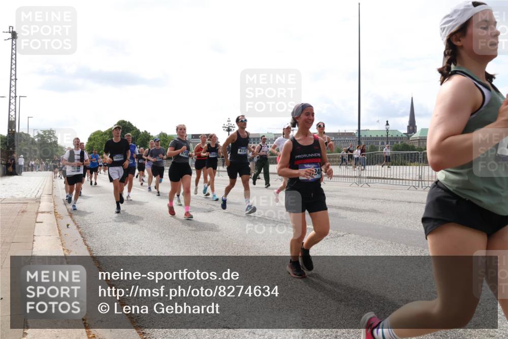29.06.2025 - hella hamburg halbmarathon Lena Gebhardt http://msf.ph/oto/8274634 29.06.2025 10:20:12 Lombardsbrücke 1046, 1069, 1110, 1115, 1154, 1474, 2064, 2405, 2478, 2918, 3278, 3434, 3842, 4154, 4539, 4585, 4614, 4737, 4739, 5251, 5397, 5556, 5659, 5811, 5812, 5831, 5937, 6872, 6874, 6951, 7018, 7101, 7131, 7137, 7248, 7249, 7519, 7739, 7744, 7808, 7917, 8025, 8146, 8387, 8427, 8462, 8588, 8738, 9136, 9196, 9722, 9735, 9873, 10041, 10349, 10414, 10550, 10594, 10595, 10613, 10622, 10647, 10701, 10754, 11028, 11036, 11603, 11835 meine-sportfotos.de