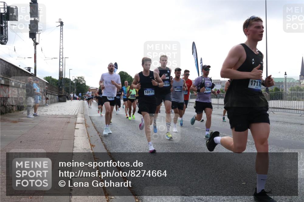 29.06.2025 - hella hamburg halbmarathon Lena Gebhardt http://msf.ph/oto/8274664 29.06.2025 09:45:15 Lombardsbrücke 19194, 18692, 10171, 9204, 137, 11, 50703, 1717, 57, 1758, 1827, 1990, 2746, 3043, 3201, 4050, 4698, 4749, 5070, 5269, 5328, 5367, 5746, 5826, 6358, 6619, 6781, 7272, 7389, 7481, 7651, 7723, 8209, 8473, 8731, 8883, 9137, 9381, 9571, 9634, 10156, 10171, 10486, 10848, 11169, 11413, 11857, 12049, 12234, 12287, 12595, 12900, 12988, 13838, 13956, 14028, 14140, 14164, 14289, 15672, 15883, 16157, 16377, 16508, 16713, 16736, 16818, 17428 meine-sportfotos.de