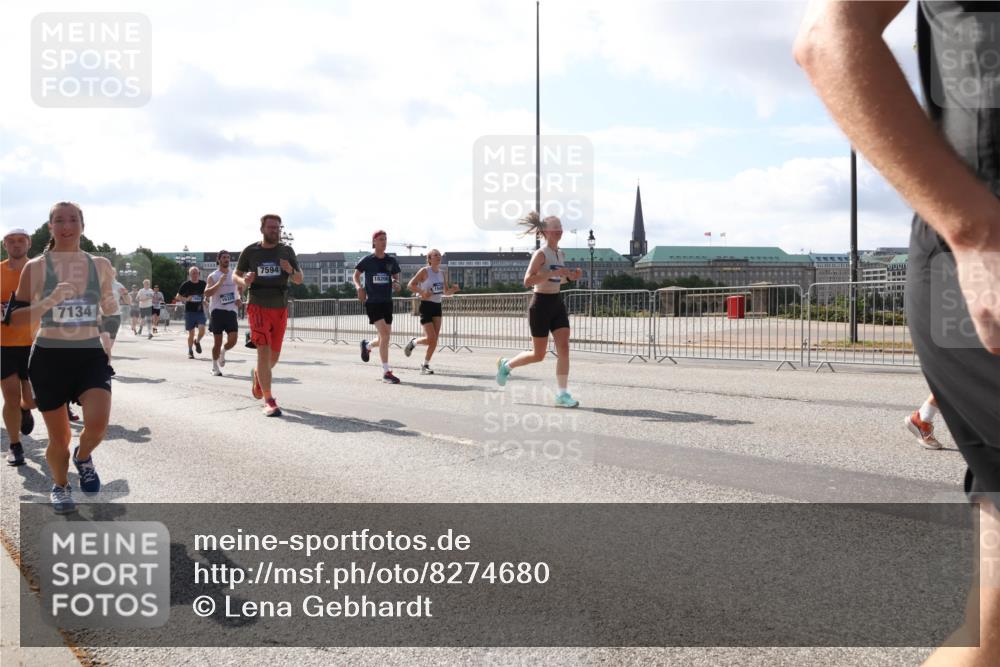 29.06.2025 - hella hamburg halbmarathon Lena Gebhardt http://msf.ph/oto/8274680 29.06.2025 09:57:45 Lombardsbrücke 7134, 16320, 7594, 18206, 1030, 1086, 1094, 1193, 1258, 1320, 1321, 1335, 1422, 1563, 1870, 2119, 2252, 2397, 2444, 2448, 2488, 2612, 2855, 2946, 3048, 3058, 3091, 3096, 3103, 3114, 3251, 3698, 3999, 4261, 4299, 4379, 4558, 4986, 5018, 5021, 5024, 5032, 5305, 5633, 5672, 5775, 5820, 5907, 6125, 6355, 6356, 6374, 6569, 6580, 6585, 6628, 6720, 6762, 6776, 6795, 6942, 7065, 7134, 7221, 7397, 7478, 7594, 7646, 7742, 7930, 7932, 7952, 7973, 7976, 9316, 10191 meine-sportfotos.de