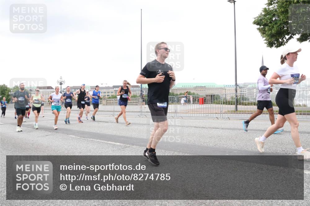29.06.2025 - hella hamburg halbmarathon Lena Gebhardt http://msf.ph/oto/8274785 29.06.2025 10:54:36 Lombardsbrücke 17394, 13035, 15627, 15674, 2803, 1198, 1762, 1779, 1822, 1949, 2084, 2244, 2532, 2566, 2586, 2632, 3187, 3188, 3364, 3761, 3795, 3857, 4191, 4192, 4720, 4971, 5157, 5185, 5216, 5309, 5500, 5514, 5817, 5882, 5933, 5993, 6023, 6279, 6982, 6987, 7498, 7670, 7874, 7946, 7986, 8012, 8186, 8801, 8803, 8867, 9130, 9203, 9521, 10207, 10331, 10471, 11033, 11226, 11287, 11354, 11567, 11569, 11785, 12240, 12268, 12270, 12930, 13272, 13283, 13944, 13945 meine-sportfotos.de