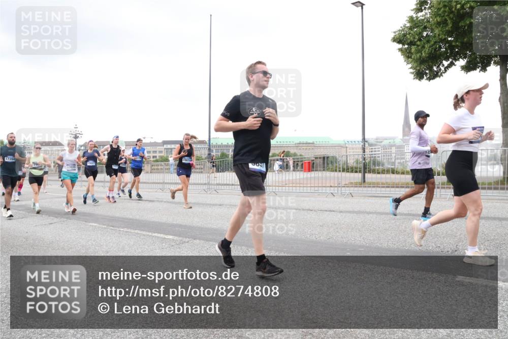 29.06.2025 - hella hamburg halbmarathon Lena Gebhardt http://msf.ph/oto/8274808 29.06.2025 10:54:36 Lombardsbrücke 17394, 13035, 15627, 1198, 1762, 1779, 1822, 1949, 2084, 2244, 2532, 2566, 2586, 2632, 3187, 3188, 3364, 3761, 3795, 3857, 4191, 4192, 4720, 4971, 5157, 5185, 5216, 5309, 5500, 5514, 5817, 5882, 5933, 5993, 6023, 6279, 6982, 6987, 7498, 7670, 7874, 7946, 7986, 8012, 8186, 8801, 8803, 8867, 9130, 9203, 9521, 10207, 10331, 10471, 11033, 11226, 11287, 11354, 11567, 11569, 11785, 12240, 12268, 12270, 12930, 13272, 13283, 13944, 13945 meine-sportfotos.de