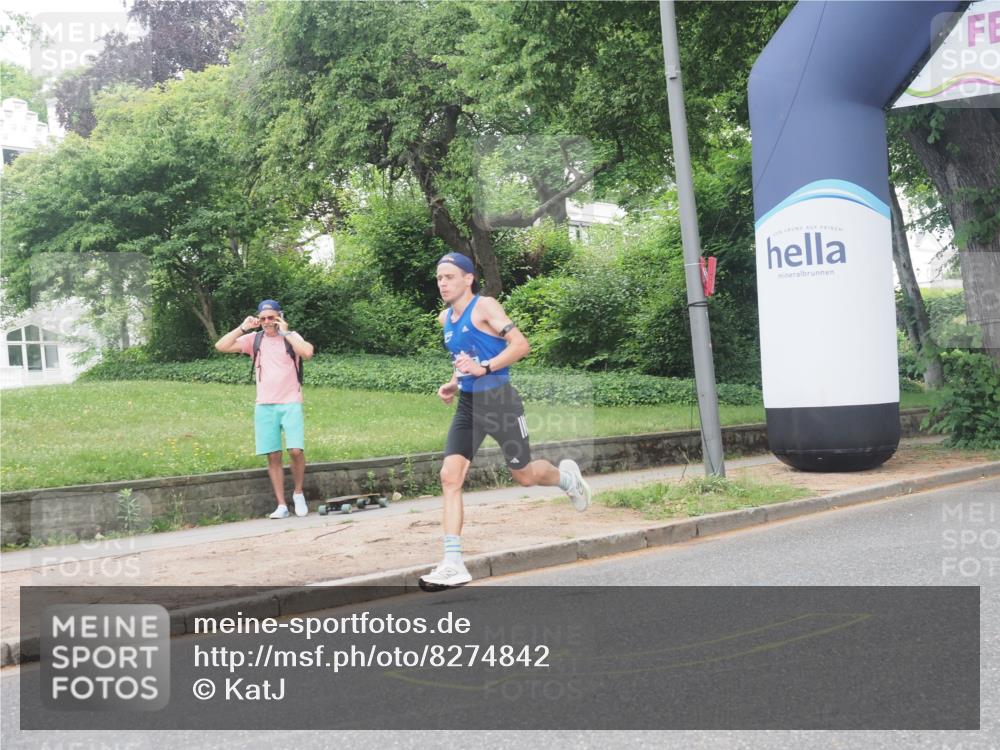 29.06.2025 - hella hamburg halbmarathon KatJ http://msf.ph/oto/8274842 29.06.2025 10:09:40 Zwischen KM18-KM19  meine-sportfotos.de