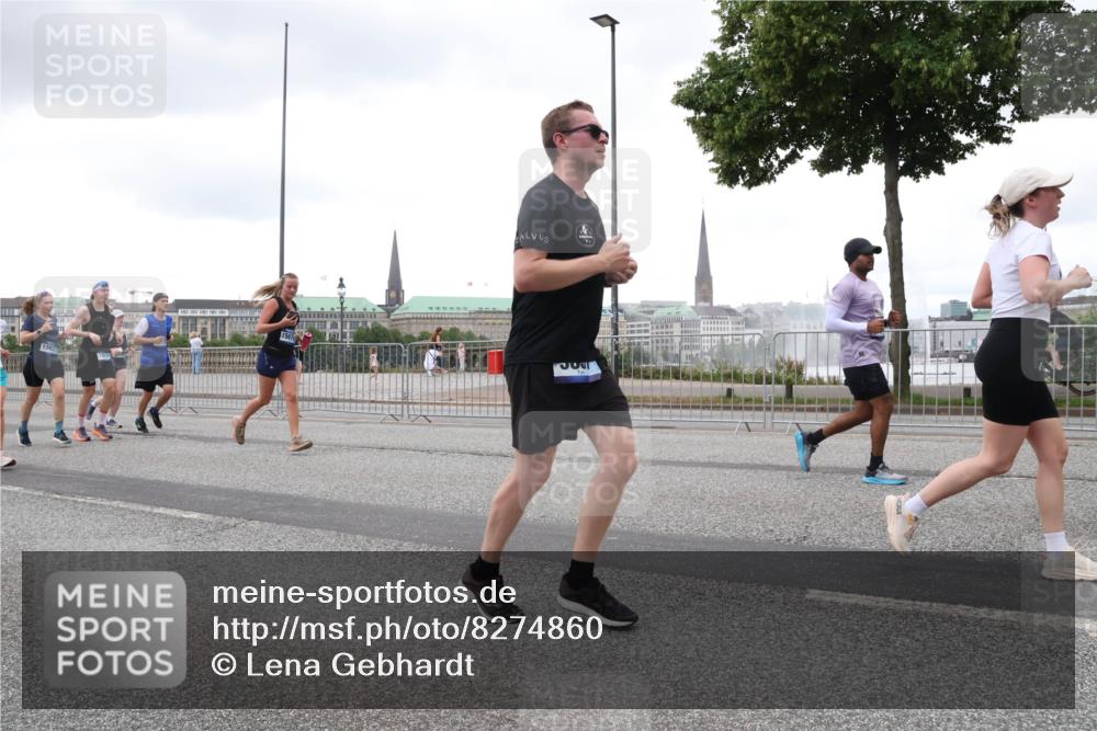 29.06.2025 - hella hamburg halbmarathon Lena Gebhardt http://msf.ph/oto/8274860 29.06.2025 10:54:36 Lombardsbrücke 1198, 1762, 1779, 1822, 1949, 2084, 2244, 2532, 2566, 2586, 2632, 3187, 3188, 3364, 3761, 3795, 3857, 4191, 4192, 4720, 4971, 5157, 5185, 5216, 5309, 5500, 5514, 5817, 5882, 5933, 5993, 6023, 6279, 6982, 6987, 7498, 7670, 7874, 7946, 7986, 8012, 8186, 8801, 8803, 8867, 9130, 9203, 9521, 10207, 10331, 10471, 11033, 11226, 11287, 11354, 11567, 11569, 11785, 12240, 12268, 12270, 12930, 13272, 13283, 13944, 13945 meine-sportfotos.de