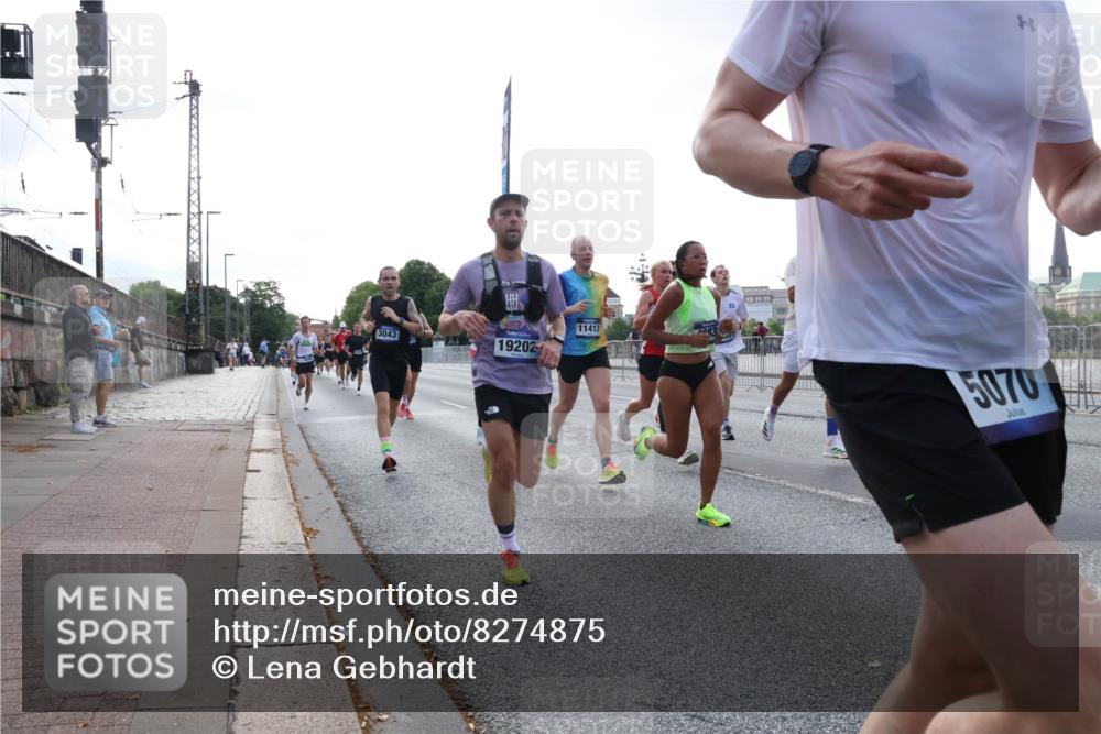29.06.2025 - hella hamburg halbmarathon Lena Gebhardt http://msf.ph/oto/8274875 29.06.2025 09:45:17 Lombardsbrücke 3043, 19202, 11413, 0, 5070, 57, 1758, 1827, 1990, 2746, 3043, 3201, 4050, 4129, 4698, 4749, 5070, 5269, 5328, 5367, 5746, 5826, 6358, 6619, 6781, 7272, 7389, 7481, 7651, 7723, 8209, 8473, 8731, 8883, 9137, 9381, 9571, 9634, 10156, 10171, 10486, 10848, 11169, 11413, 11857, 12049, 12234, 12287, 12595, 12900, 12988, 13838, 13956, 14028, 14140, 14164, 14289, 15672, 15883, 16157, 16377, 16508, 16713, 16736, 16818, 17428 meine-sportfotos.de