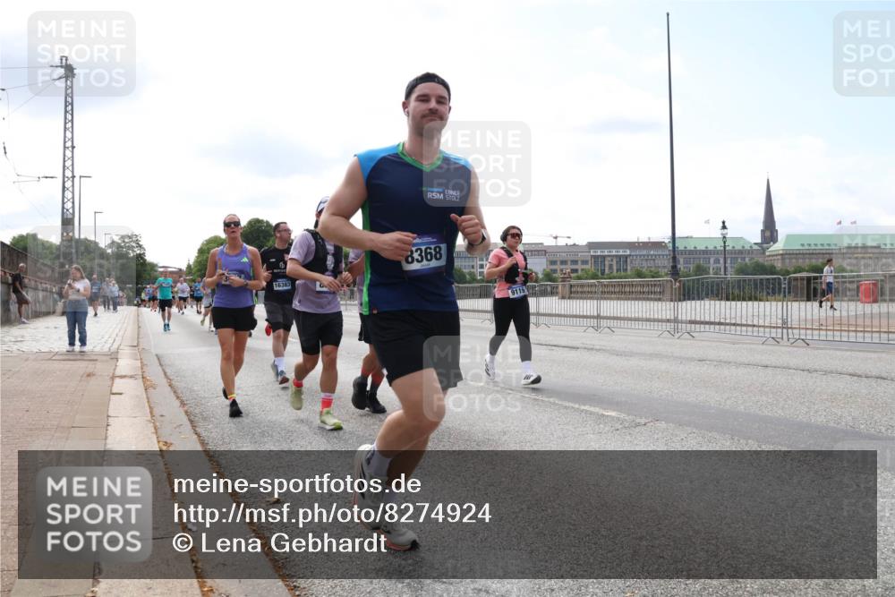 29.06.2025 - hella hamburg halbmarathon Lena Gebhardt http://msf.ph/oto/8274924 29.06.2025 10:11:29 Lombardsbrücke 1328, 1531, 1723, 1866, 1992, 2868, 3363, 3837, 4227, 4287, 5254, 5605, 5653, 7271, 7571, 8115, 8171, 8206, 8207, 8368, 8561, 8807, 8810, 9119, 9428, 10196, 10372, 10428, 11149, 11321, 11755, 12286, 12571, 12836, 13177, 13203, 13603, 13939, 14008, 14022, 14149, 15009, 15252, 15797, 15908, 15945, 16383, 17080, 17142, 17500, 17787, 17866, 18278, 18382, 19172, 19241 meine-sportfotos.de