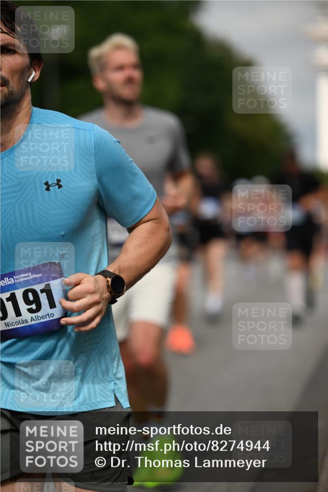 29.06.2025 - hella hamburg halbmarathon Dr. Thomas Lammeyer http://msf.ph/oto/8274944 29.06.2025 10:15:32 Kennedybrücke 1166, 1531, 1866, 1992, 2661, 4227, 5254, 5379, 5990, 5991, 7571, 8368, 9169, 9191, 10042, 10372, 10428, 11321 meine-sportfotos.de