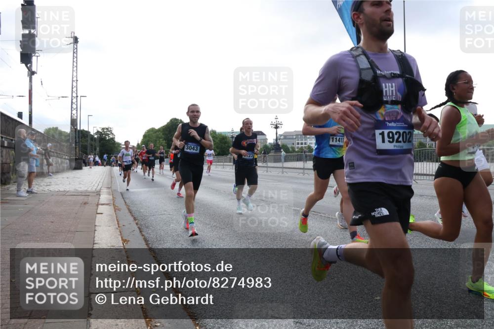 29.06.2025 - hella hamburg halbmarathon Lena Gebhardt http://msf.ph/oto/8274983 29.06.2025 09:45:17 Lombardsbrücke 3043, 23, 11413, 19202, 57, 1758, 1827, 1990, 2746, 3043, 3201, 4050, 4129, 4698, 4749, 5070, 5269, 5328, 5367, 5746, 5826, 6358, 6619, 6781, 7272, 7389, 7481, 7651, 7723, 8209, 8473, 8731, 8883, 9137, 9381, 9571, 9634, 10156, 10171, 10486, 10848, 11169, 11413, 11857, 12049, 12234, 12287, 12595, 12900, 12988, 13838, 13956, 14028, 14140, 14164, 14289, 15672, 15883, 16157, 16377, 16508, 16713, 16736, 16818, 17428 meine-sportfotos.de