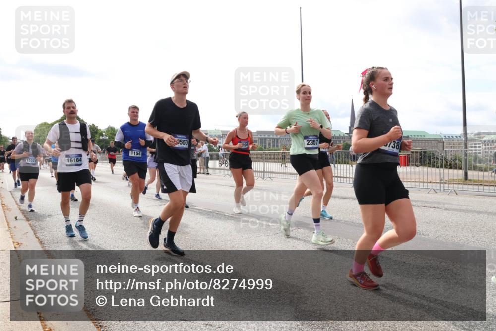29.06.2025 - hella hamburg halbmarathon Lena Gebhardt http://msf.ph/oto/8274999 29.06.2025 10:20:14 Lombardsbrücke 2357, 550, 196, 1154, 15572, 16164, 738, 1046, 1069, 1110, 1115, 1154, 1471, 1474, 2064, 2405, 2478, 2918, 3278, 3434, 3842, 4154, 4166, 4539, 4585, 4614, 4737, 4739, 5181, 5397, 5556, 5659, 5811, 5812, 5831, 5937, 6872, 6874, 6951, 7018, 7101, 7131, 7137, 7519, 7739, 7744, 7808, 7917, 8025, 8387, 8427, 8462, 8588, 8738, 9136, 9196, 9722, 9735, 9873, 10041, 10349, 10414, 10550, 10595, 10613, 10622, 10647, 10701, 10754, 11028, 11036, 11603, 11835 meine-sportfotos.de
