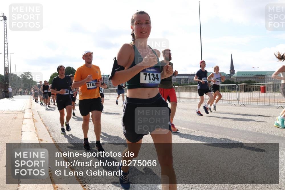 29.06.2025 - hella hamburg halbmarathon Lena Gebhardt http://msf.ph/oto/8275066 29.06.2025 09:57:46 Lombardsbrücke 46, 76, 1183, 7134, 1549, 1030, 1086, 1094, 1193, 1258, 1320, 1321, 1335, 1422, 1563, 1870, 2119, 2252, 2397, 2444, 2448, 2488, 2612, 2855, 2946, 3048, 3058, 3091, 3096, 3103, 3114, 3251, 3698, 3999, 4261, 4299, 4379, 4558, 4986, 5018, 5024, 5032, 5305, 5633, 5672, 5775, 5820, 5907, 6125, 6355, 6356, 6374, 6569, 6580, 6585, 6628, 6720, 6762, 6776, 6795, 6942, 7065, 7134, 7221, 7397, 7478, 7594, 7646, 7742, 7930, 7932, 7952, 7973, 7976, 10191 meine-sportfotos.de