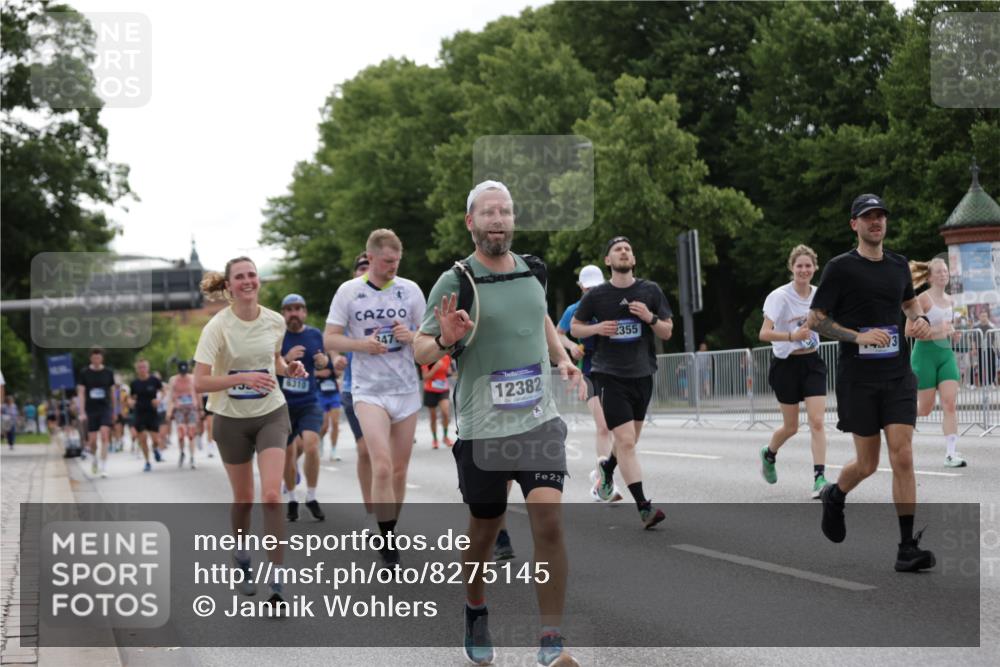 29.06.2025 - hella hamburg halbmarathon Jannik Wohlers http://msf.ph/oto/8275145 29.06.2025 10:34:23 Lombardsbrücke 1025, 2355, 3130, 3420, 4884, 5453, 6310, 6335, 6379, 6843, 7020, 7299, 7386, 7733, 8369, 8793, 9122, 9164, 9448, 9514, 10335, 10674, 11122, 11245, 11646, 12019, 12164, 12236, 12382, 12764, 13311, 13416, 13471, 13473, 14273, 14527, 15310, 15380, 15477, 15984, 16311, 16471, 17412, 18892 meine-sportfotos.de