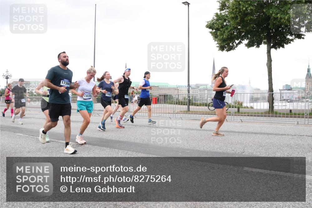29.06.2025 - hella hamburg halbmarathon Lena Gebhardt http://msf.ph/oto/8275264 29.06.2025 10:54:38 Lombardsbrücke 1573, 17394, 15627, 13035, 1198, 1762, 1822, 1949, 2084, 2244, 2532, 2566, 2586, 2632, 3002, 3364, 3761, 3795, 3857, 4191, 4192, 4720, 4971, 5157, 5185, 5216, 5309, 5500, 5514, 5727, 5817, 5882, 5933, 5993, 6023, 6279, 6982, 6987, 7498, 7670, 7874, 7946, 7986, 8012, 8186, 8801, 8803, 8867, 9130, 9521, 10207, 10331, 10471, 11033, 11226, 11287, 11354, 11567, 11569, 11785, 12240, 12268, 12270, 12930, 13272, 13283, 13944, 13945 meine-sportfotos.de