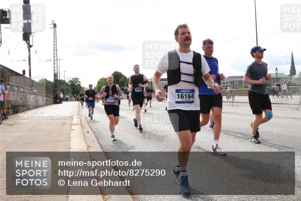 29.06.2025 - hella hamburg halbmarathon Lena Gebhardt http://msf.ph/oto/8275290 29.06.2025 10:20:15 Lombardsbrücke 18114, 15572, 4585, 16164, 1011, 1046, 1069, 1110, 1115, 1154, 1471, 1474, 2064, 2478, 2918, 3278, 3434, 3733, 3842, 4154, 4166, 4539, 4585, 4614, 4737, 4739, 5181, 5397, 5556, 5659, 5811, 5812, 5831, 5937, 6872, 6874, 6951, 7018, 7101, 7131, 7137, 7519, 7739, 7744, 7808, 7917, 8025, 8387, 8462, 8588, 8738, 9136, 9196, 9722, 9735, 9873, 10041, 10349, 10414, 10550, 10595, 10613, 10622, 10647, 10701, 10754, 11028, 11036, 11603, 11835 meine-sportfotos.de