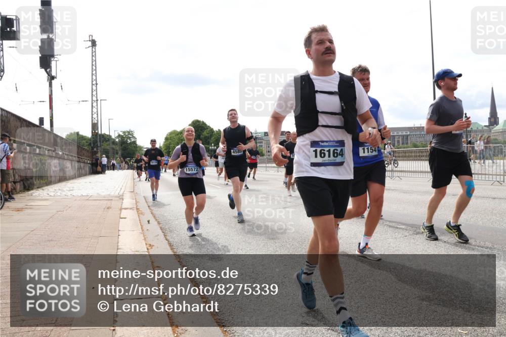 29.06.2025 - hella hamburg halbmarathon Lena Gebhardt http://msf.ph/oto/8275339 29.06.2025 10:20:15 Lombardsbrücke 15572, 4585, 16164, 1154, 1011, 1046, 1069, 1110, 1115, 1154, 1471, 1474, 2064, 2478, 2918, 3278, 3434, 3733, 3842, 4154, 4166, 4539, 4585, 4614, 4737, 4739, 5181, 5397, 5556, 5659, 5811, 5812, 5831, 5937, 6872, 6874, 6951, 7018, 7101, 7131, 7137, 7519, 7739, 7744, 7808, 7917, 8025, 8387, 8462, 8588, 8738, 9136, 9196, 9722, 9735, 9873, 10041, 10349, 10414, 10550, 10595, 10613, 10622, 10647, 10701, 10754, 11028, 11036, 11603, 11835 meine-sportfotos.de