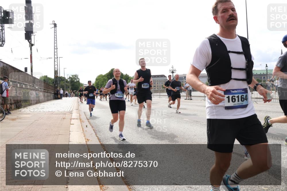 29.06.2025 - hella hamburg halbmarathon Lena Gebhardt http://msf.ph/oto/8275370 29.06.2025 10:20:15 Lombardsbrücke 18114, 15572, 4585, 16164, 1011, 1046, 1069, 1110, 1115, 1154, 1471, 1474, 2064, 2478, 2918, 3278, 3434, 3733, 3842, 4154, 4166, 4539, 4585, 4614, 4737, 4739, 5181, 5397, 5556, 5659, 5811, 5812, 5831, 5937, 6872, 6874, 6951, 7018, 7101, 7131, 7137, 7519, 7739, 7744, 7808, 7917, 8025, 8387, 8462, 8588, 8738, 9136, 9196, 9722, 9735, 9873, 10041, 10349, 10414, 10550, 10595, 10613, 10622, 10647, 10701, 10754, 11028, 11036, 11603, 11835 meine-sportfotos.de