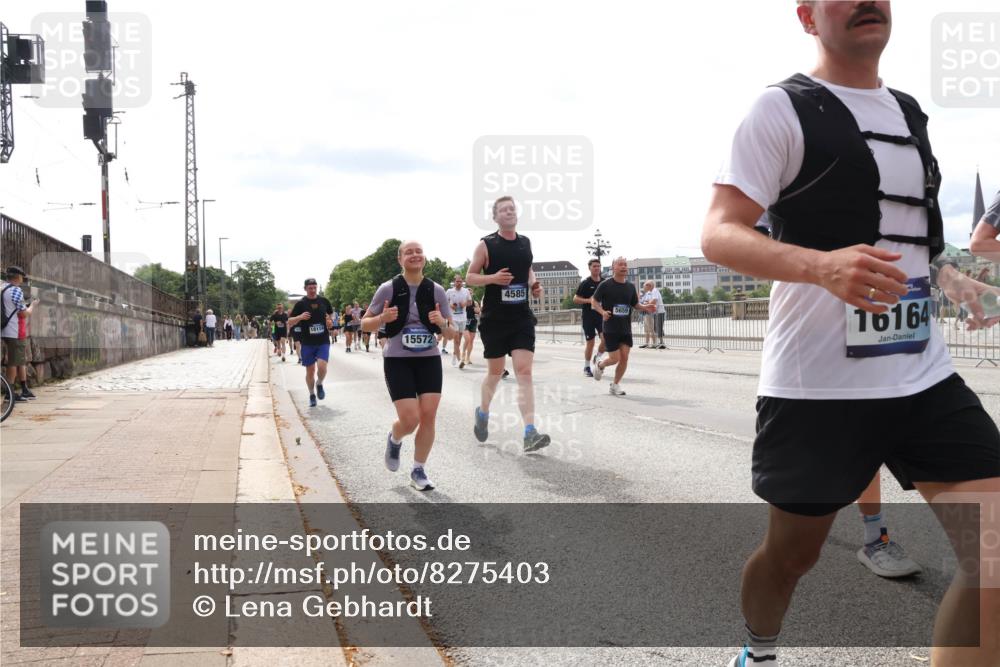 29.06.2025 - hella hamburg halbmarathon Lena Gebhardt http://msf.ph/oto/8275403 29.06.2025 10:20:15 Lombardsbrücke 18114, 15572, 4585, 5659, 16164, 1011, 1046, 1069, 1110, 1115, 1154, 1471, 1474, 2064, 2478, 2918, 3278, 3434, 3733, 3842, 4154, 4166, 4539, 4585, 4614, 4737, 4739, 5181, 5397, 5556, 5659, 5811, 5812, 5831, 5937, 6872, 6874, 6951, 7018, 7101, 7131, 7137, 7519, 7739, 7744, 7808, 7917, 8025, 8387, 8462, 8588, 8738, 9136, 9196, 9722, 9735, 9873, 10041, 10349, 10414, 10550, 10595, 10613, 10622, 10647, 10701, 10754, 11028, 11036, 11603, 11835 meine-sportfotos.de