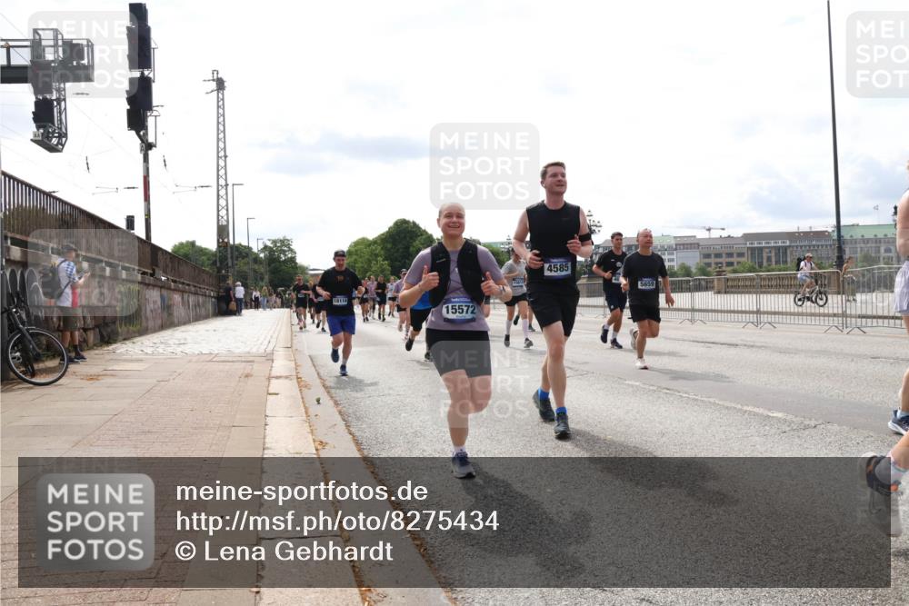 29.06.2025 - hella hamburg halbmarathon Lena Gebhardt http://msf.ph/oto/8275434 29.06.2025 10:20:16 Lombardsbrücke 18114, 15572, 4585, 15611, 5659, 1011, 1046, 1069, 1110, 1115, 1154, 1471, 1474, 2064, 2478, 2918, 3278, 3434, 3733, 3842, 4154, 4166, 4539, 4585, 4614, 4737, 4739, 5181, 5397, 5556, 5659, 5811, 5812, 5831, 5937, 6872, 6874, 6951, 7018, 7101, 7131, 7137, 7519, 7739, 7744, 7808, 7917, 8025, 8387, 8462, 8588, 8738, 9136, 9196, 9722, 9735, 9873, 10041, 10414, 10550, 10595, 10613, 10622, 10647, 10701, 10754, 11028, 11036, 11603, 11835 meine-sportfotos.de
