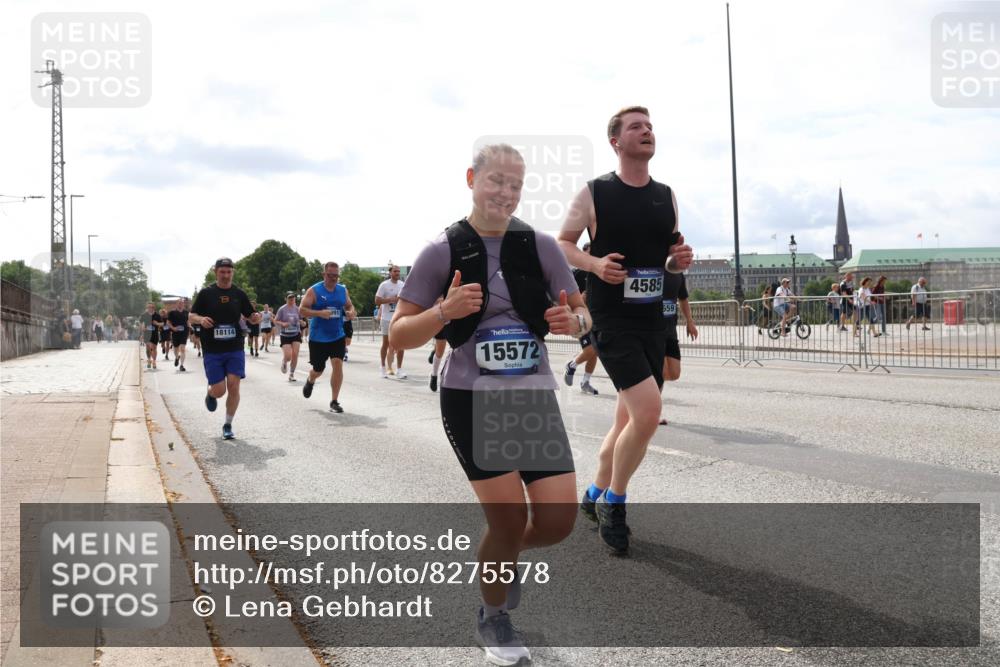 29.06.2025 - hella hamburg halbmarathon Lena Gebhardt http://msf.ph/oto/8275578 29.06.2025 10:20:16 Lombardsbrücke 18114, 15572, 4585, 659, 1011, 1046, 1069, 1110, 1115, 1154, 1471, 1474, 2064, 2478, 2918, 3278, 3434, 3733, 3842, 4154, 4166, 4539, 4585, 4614, 4737, 4739, 5181, 5397, 5556, 5659, 5811, 5812, 5831, 5937, 6872, 6874, 6951, 7018, 7101, 7131, 7137, 7519, 7739, 7744, 7808, 7917, 8025, 8387, 8462, 8588, 8738, 9136, 9196, 9722, 9735, 9873, 10041, 10414, 10550, 10595, 10613, 10622, 10647, 10701, 10754, 11028, 11036, 11603, 11835 meine-sportfotos.de
