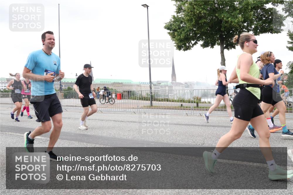 29.06.2025 - hella hamburg halbmarathon Lena Gebhardt http://msf.ph/oto/8275703 29.06.2025 10:54:40 Lombardsbrücke 13257, 795, 1198, 1762, 1822, 1949, 2084, 2244, 2532, 2566, 2586, 2632, 3002, 3364, 3761, 3795, 3857, 4191, 4192, 4720, 4971, 5157, 5185, 5216, 5309, 5392, 5500, 5514, 5727, 5817, 5882, 5933, 5993, 6023, 6279, 6839, 6982, 6987, 7498, 7670, 7874, 7946, 7986, 8012, 8186, 8801, 8803, 9130, 9521, 9596, 10207, 10331, 10471, 11033, 11226, 11287, 11354, 11567, 11569, 11785, 12240, 12268, 12270, 12930, 13272, 13283, 13944, 13945 meine-sportfotos.de
